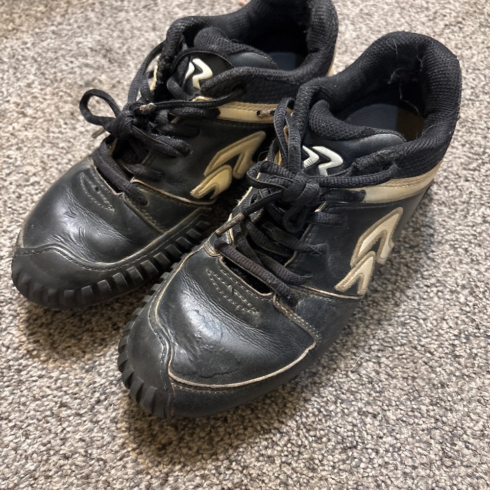 Ringor size 5.5 molded softball cleats pitching toe